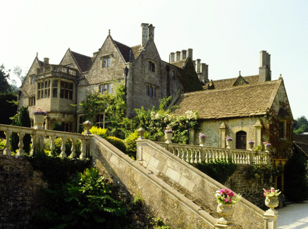 Villa bergaya kastil dari Inggris